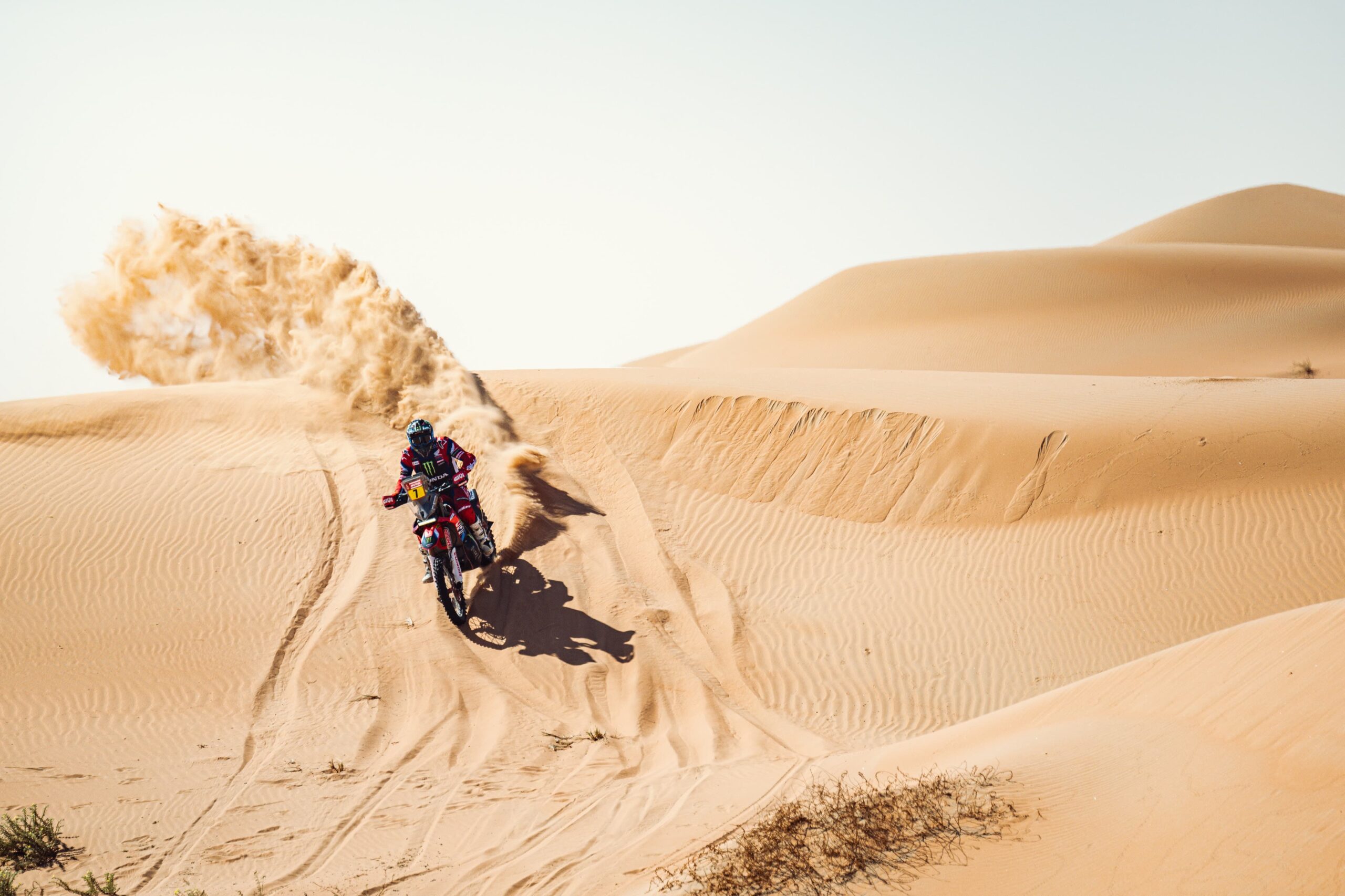 Chileno Pablo Quintanilla, piloto da equipe Monster Energy Honda, na quinta etapa do Rally Dakar 2024. Crédito: Monster Energy Honda Team