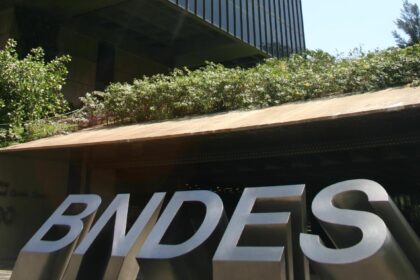 Na imagem, a fachada do BNDES (Banco nacional do desenvolvimento)