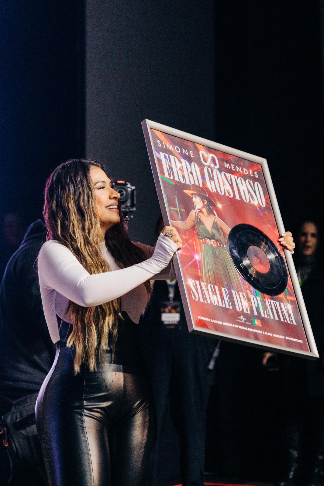 Simone Mendes conquista disco de platina em Portugal 4