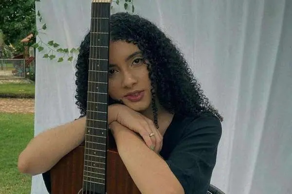 Quem é Aymeê Rocha, cantora que viralizou com música sobre exploração infantil em Marajó 1