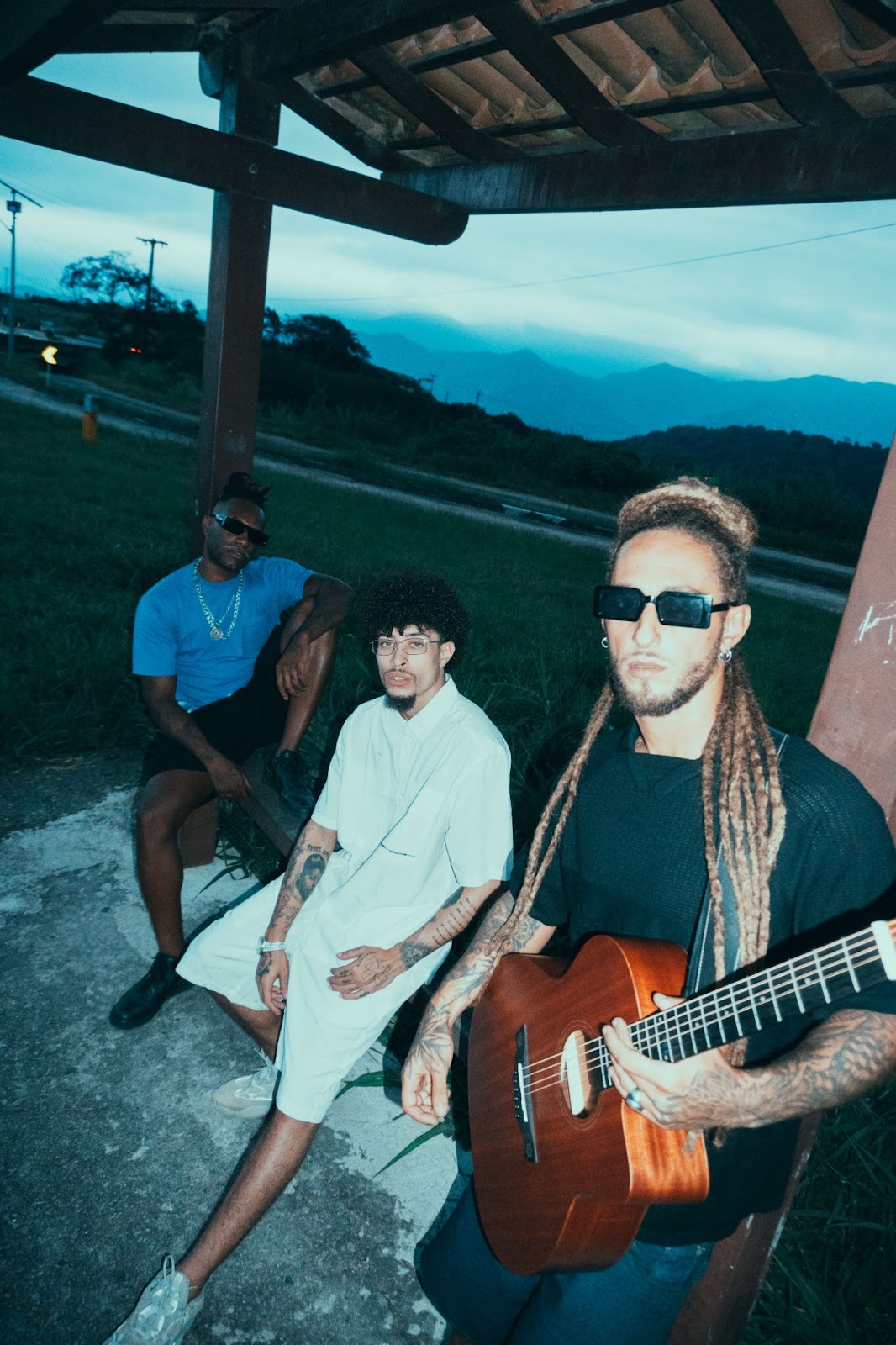 Pelé Milflows, Choice e Filipe Rasta no clipe de “Destino” - Divulgação 1KILO