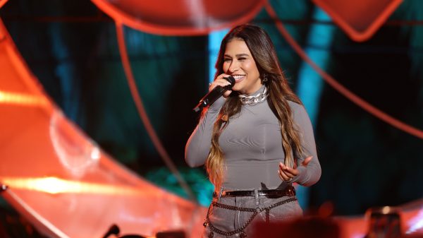 Simone Mendes prepara novo DVD 'Cantando a sua História 2' em Manaus