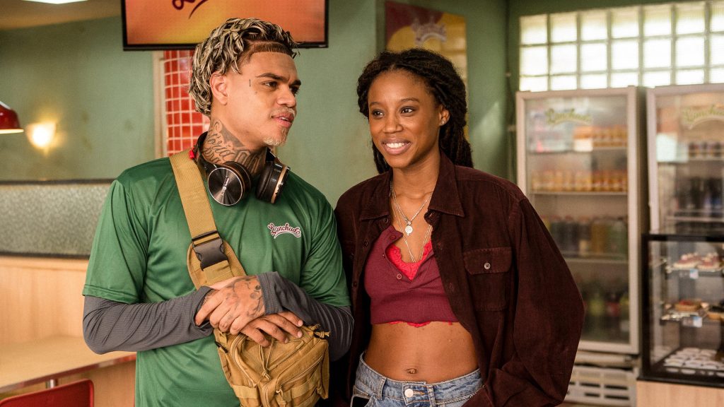 ‘Confia: Sonho de Cria’, comédia romântica estrelada por MC Cabelinho e pela cantora Malía, chega ao Globoplay