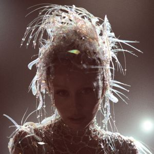 Miley Cyrus revela "More To Lose", antes de deu aguardado novo álbum