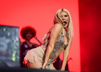 Duda Beat faz show morno diante de plateia reduzida e sem empolgação no The Town 2025