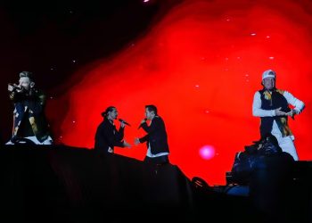 Backstreet Boys resgatam anos 90 com hits nostálgicos em estreia no The Town