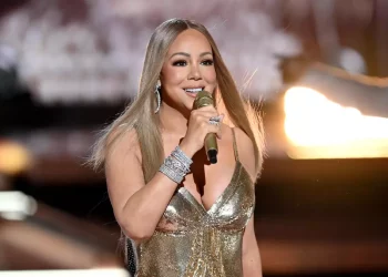 Mariah Carey surpreende com pedido de 200 cabides em camarim do The Town