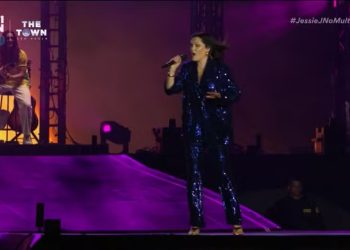 Antes de show no The Town, Jessie J brinca sobre 70 pães de queijo e exalta carinho dos brasileiros em fase de recuperação