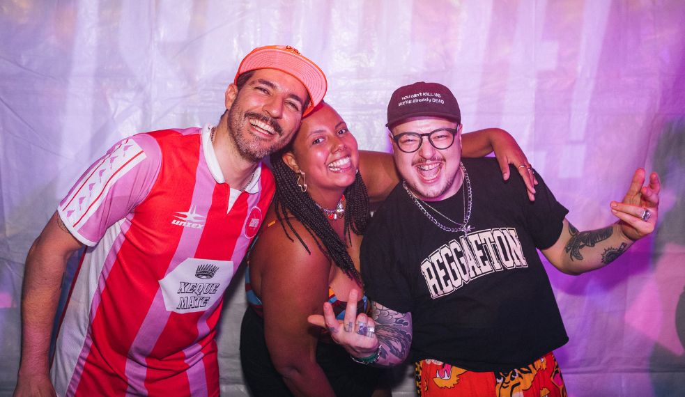 DJ Fatah, DJ Thais Queiroz e DJ Papi Tele, residentes da ¡SÚBETE! se apresentam no Rock The Mountain