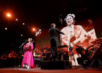 Marisa Monte encerra a turnê Phonica com show em Porto Alegre